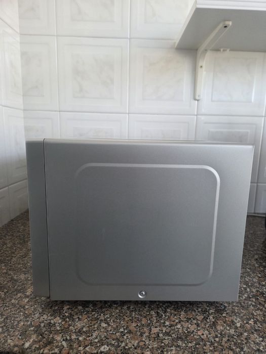 Micro-ondas Sharp YC-MG5 — Inox — Grill