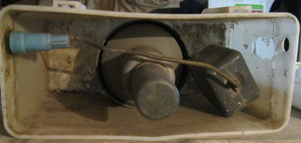 Бачок под унитаз СССР с двумя запасными поплавками