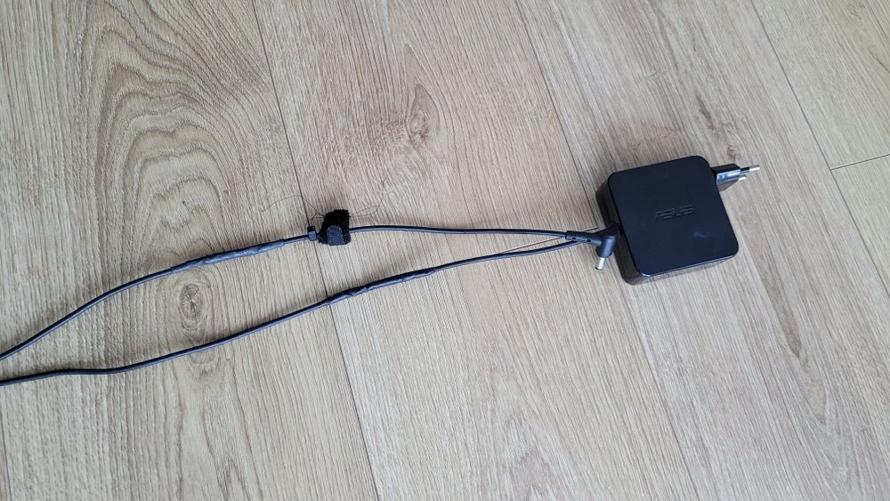 Laptop Asus R556L bez dysku częściowo uszkodzona klawiatura