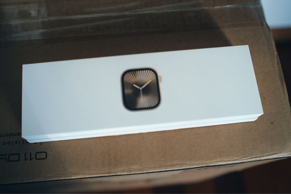 Apple Watch Series 10 42mm Celular Gold com Milanese ; Titânio