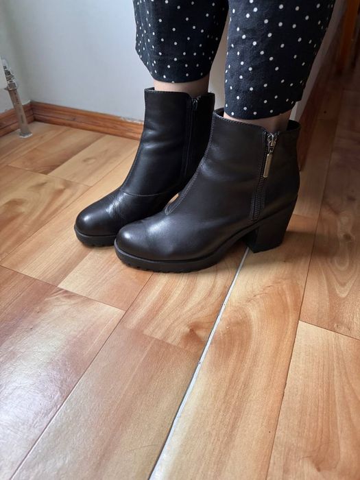 Жіночі сапожки полусапожки черевики Vagabond Shoemakers

Розмір: 39 (E