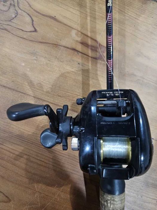 Conjuntos cana/carreto de pesca ao achigã
