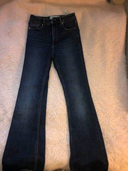 Jeansy dzwony Stradivarius