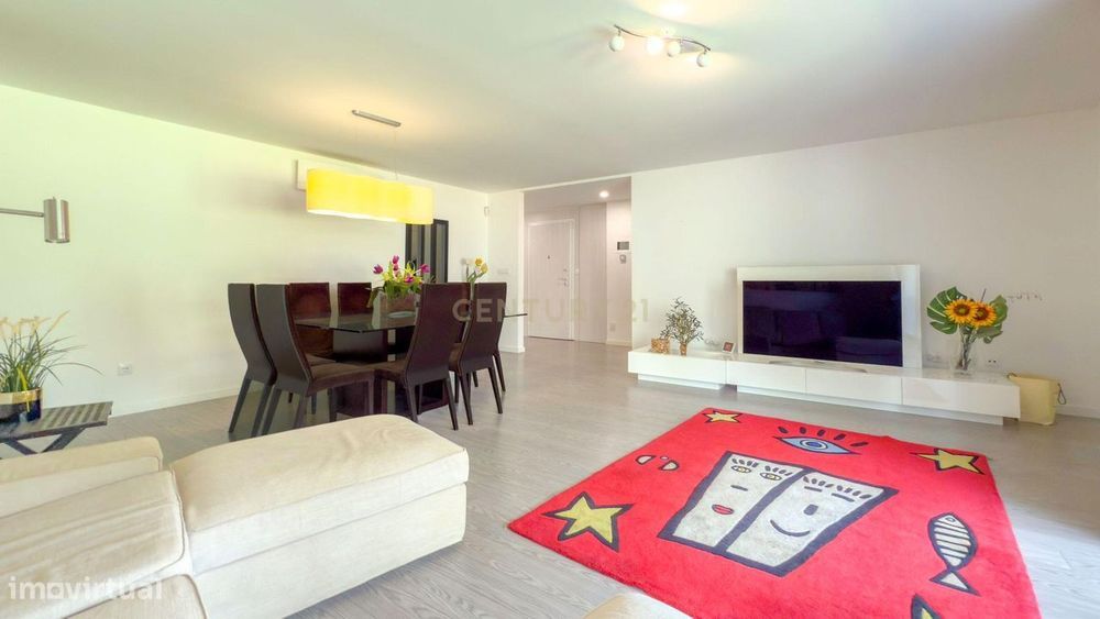 Luxuoso Apartamento T3 com 3 suítes e garagem box de Luxo no Condomíni