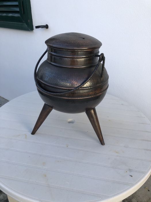 Panela tripé grande de bronze como nova.
