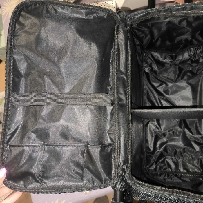 Kufer kosmetyczny na kółkach