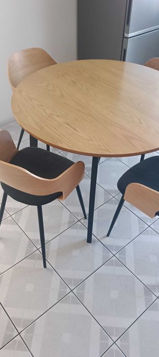Komplet stół i 4 krzesła