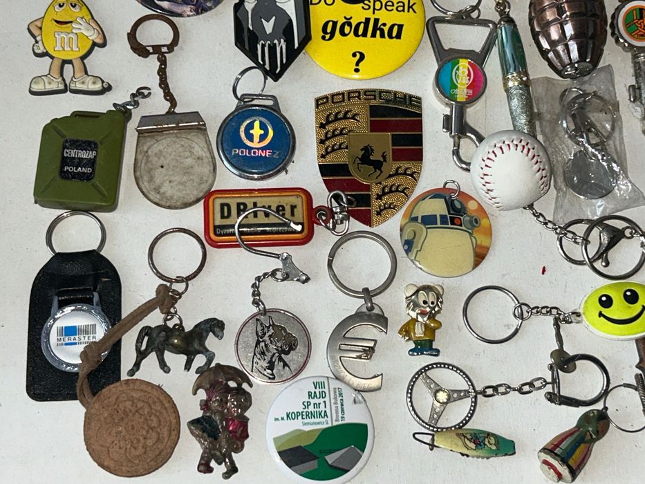 Zestaw BRELOKÓW,wpinek - 74 sztuki !
