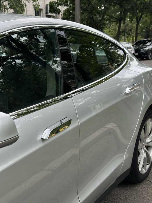 Tesla Model S  75 ( Тесла )
