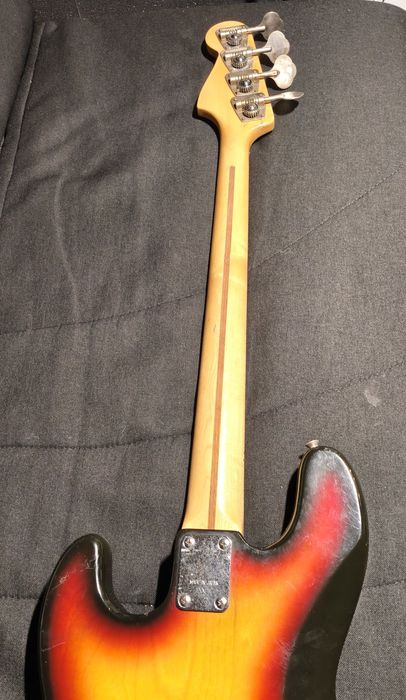 Gitara basowa Fernandes Jazz Bass