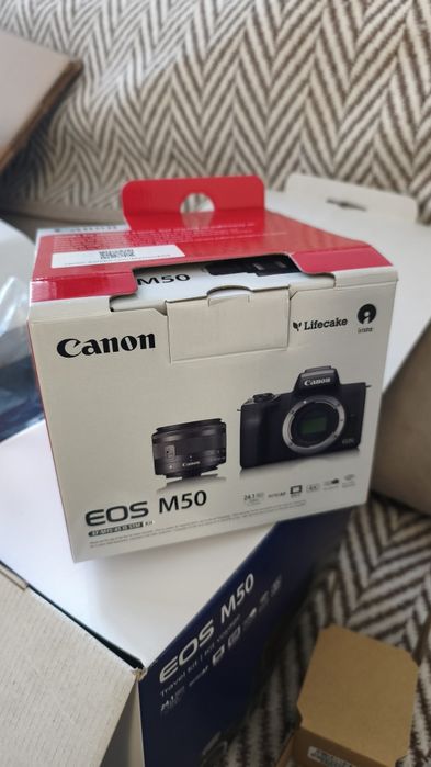 Máquina fotográfica Canon EOS M50 + Kit Travel