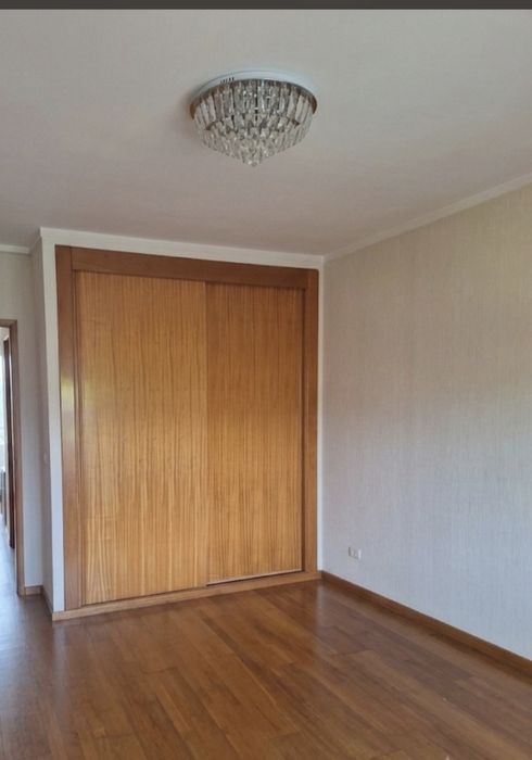 Excelente Apartamento T3+1 com Quintal Privativo e 2 Garagens – Oliveira S. Mateus, Famalicão