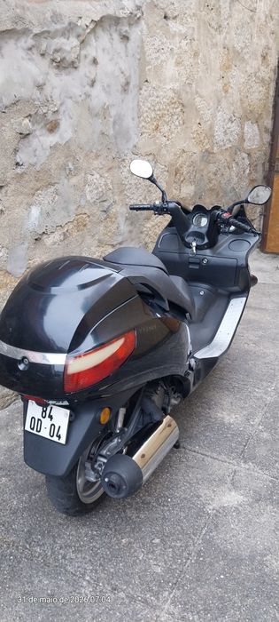 Scooter 250 jonway  com muita arrumação