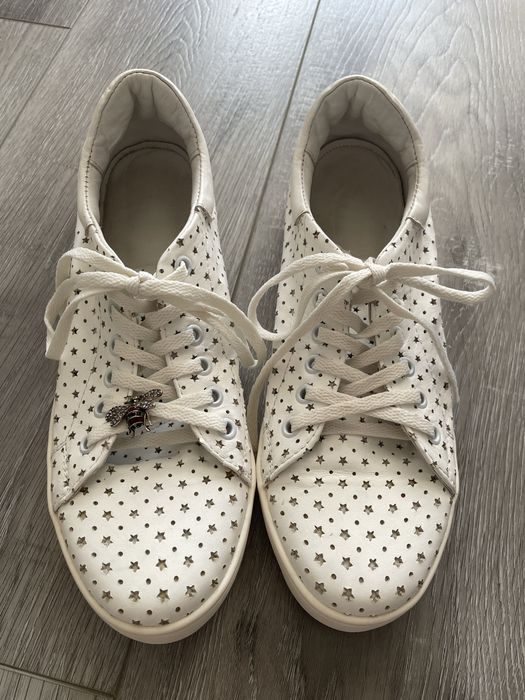 Кросівки Adidas для бігу та кеди шкіряні
