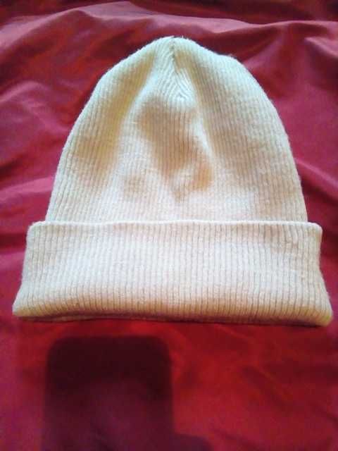 Зимняя женская шапка бини