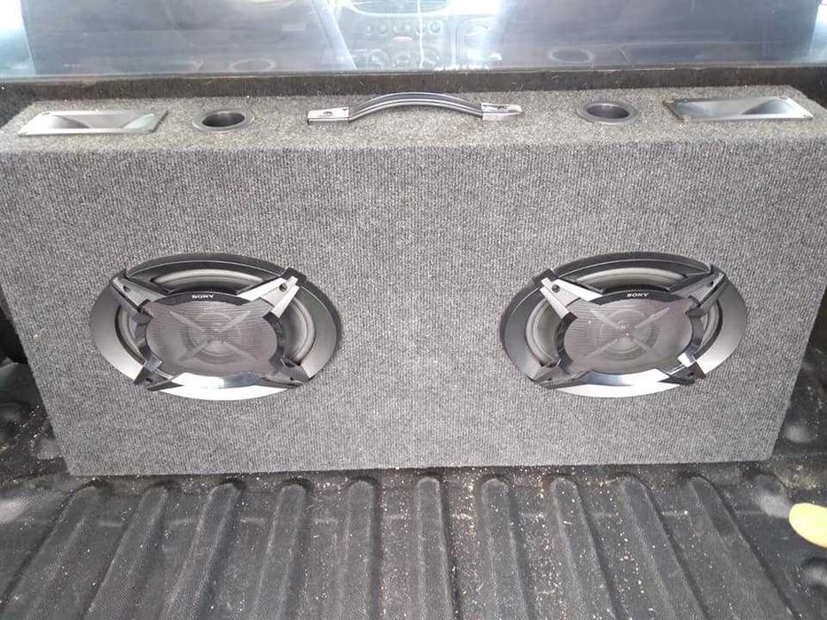 Caixa de som, com duas colunas