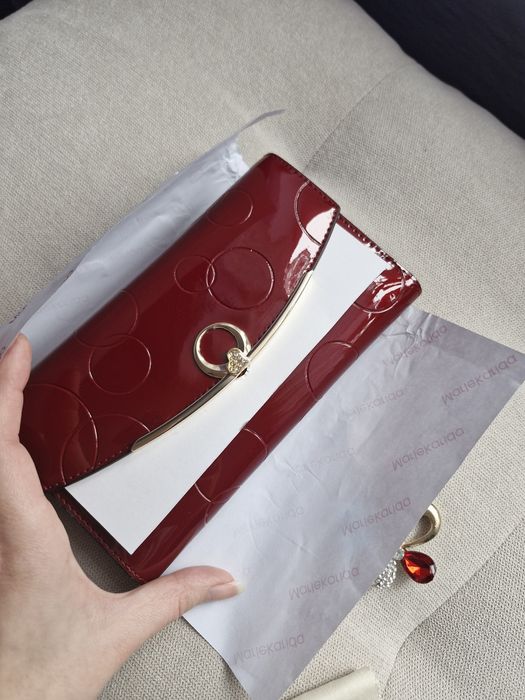 Nowy portfel czerwony ekoskórka lakierowana