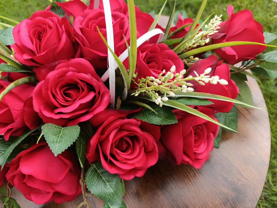 Stroik wiązanka róże premium sztuczne kwiaty bukiet na grób cmentarz