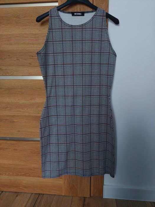 Sukienka w kratkę czarno biała missguided 38
