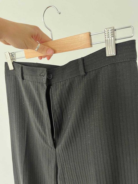 Жіночі брюки чорного кольору