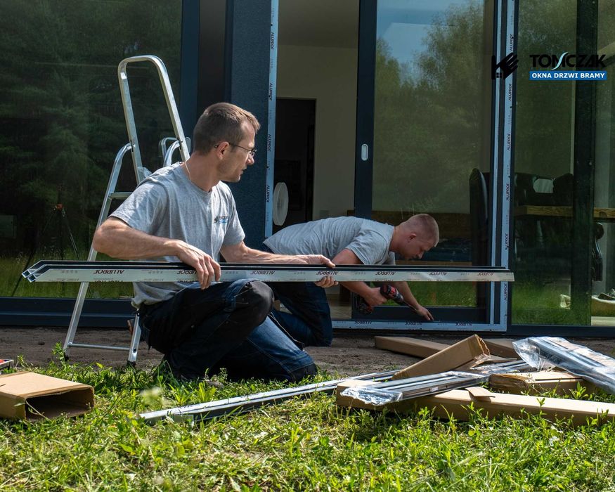 Okna, bramy, drzwi, parapety, panele. Sprzedaż i montaż