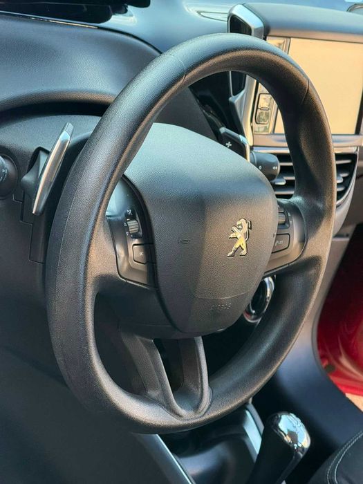 Peugeot 208 2017 1.2 бензин/автомат