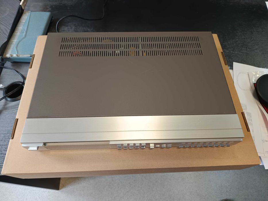 Tuner Siemens RH777 w dobrym stanie bez pilota