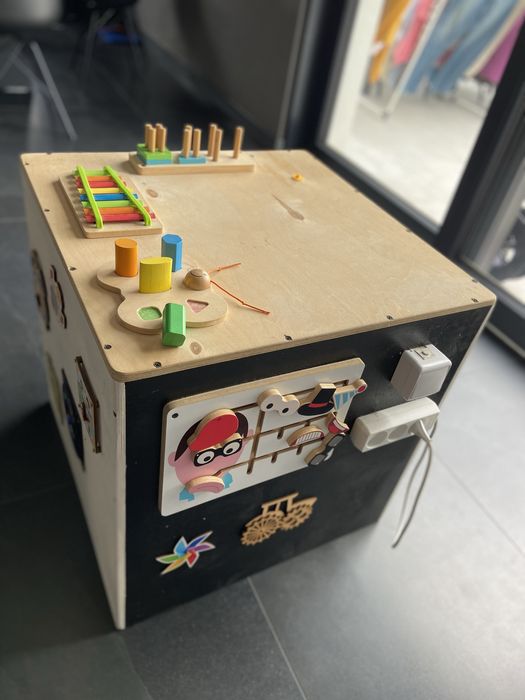 Duza kostka sensoryczna tablica dla malych dzieci