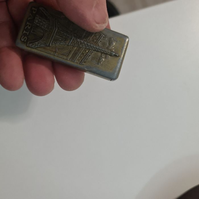 Isqueiro marca Leo  Paris para colecionador