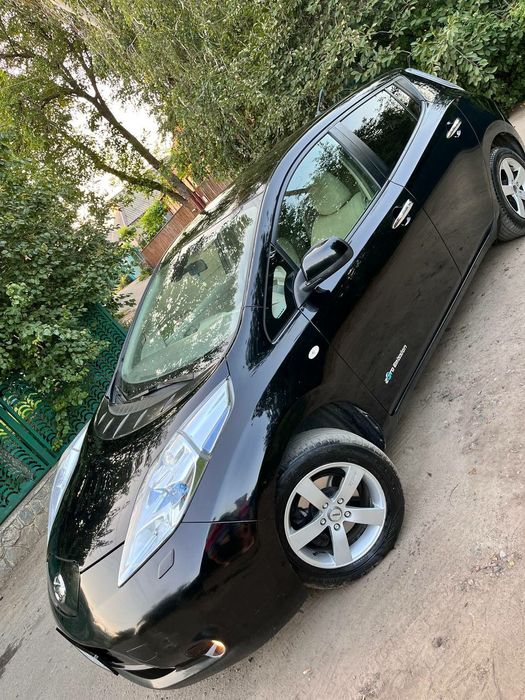 Продам Nissan Leaf