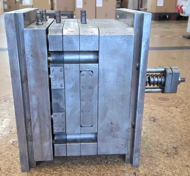 Forma wtryskowa (matryca) do produkcji nakrętek Ø66 mm, 4 gniazda
