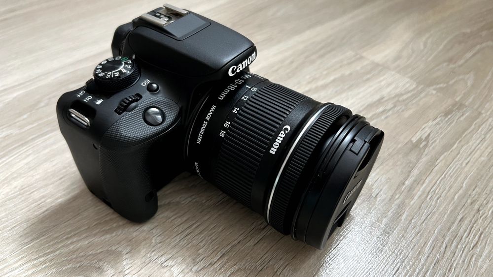 Canon EOS 100D body + 2 обєктива (10-18мм та 18-55)