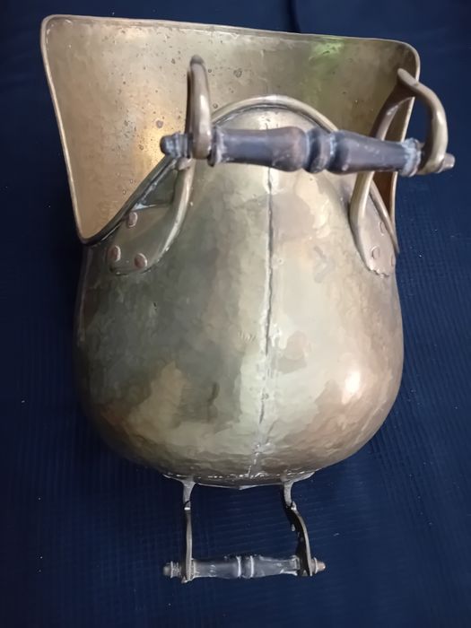 Balde de cinzas em cobre