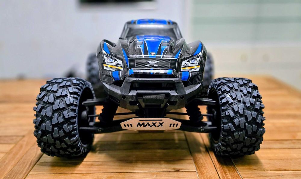 Traxxas X-MAXX 8S- Hobbywing e extras- Como novo