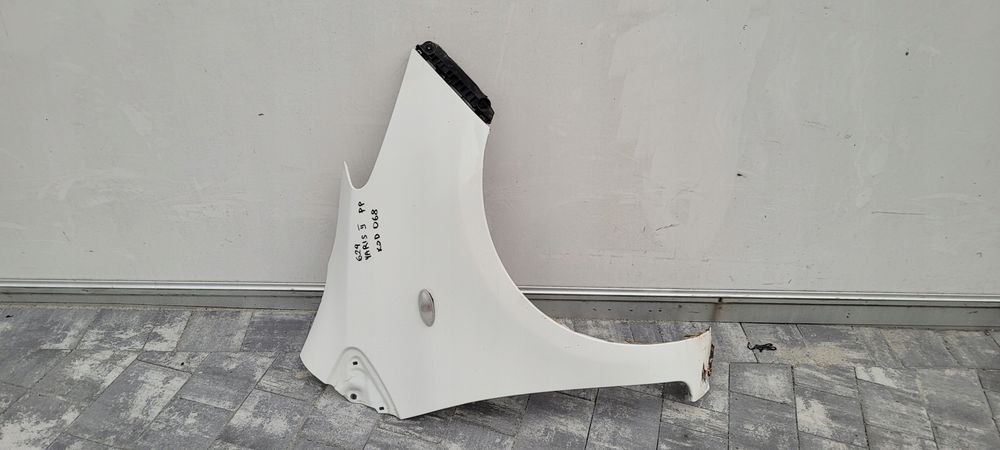 dem0ntaż błotnik prawy przóód yaris ii 068