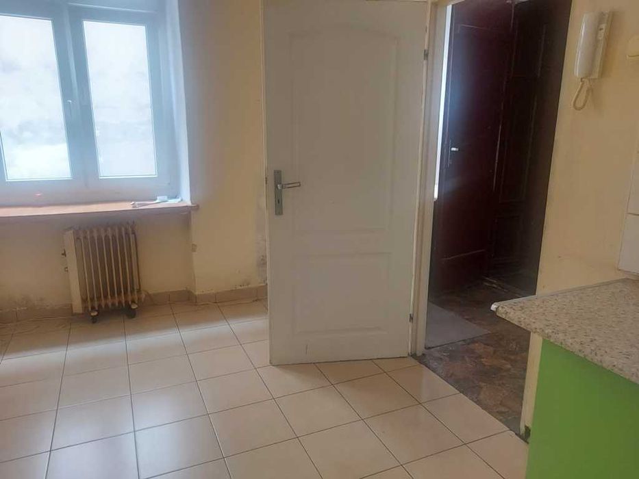 Duży pokój z kuchnią do remontu w Centrum