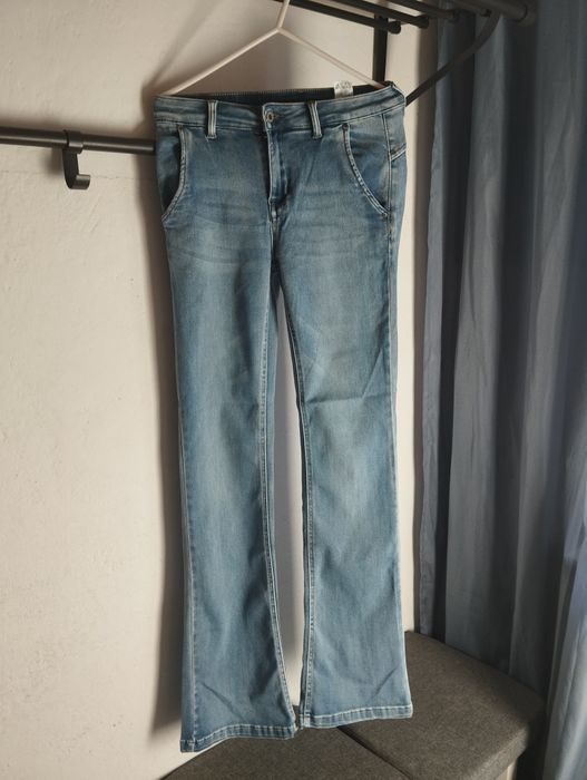 Niebieskie Dżinsy dzwony