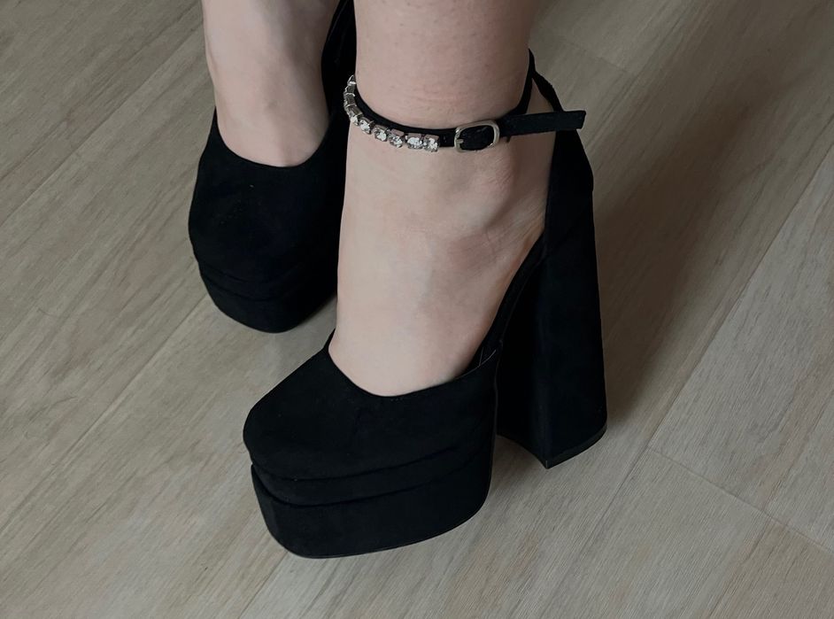 Туфельки на підборах