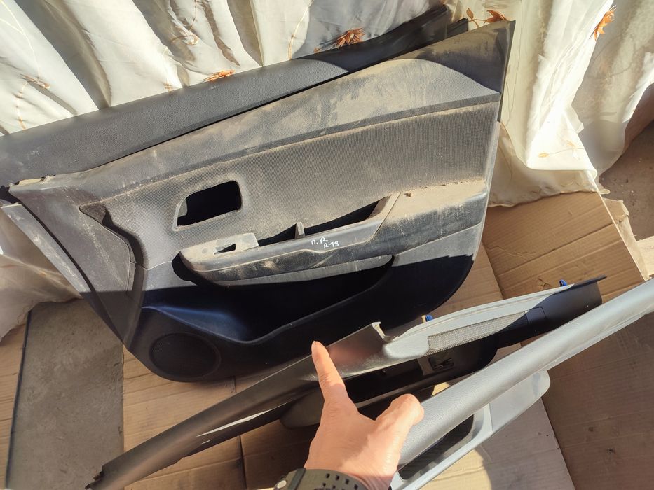 Карти обшивка дверей передньої правої лівої задньої Хундай Акцент Кіа