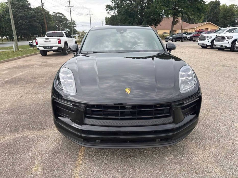 Porsche Macan      2022
