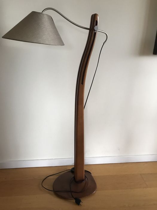 Candeeiro de pé    Design