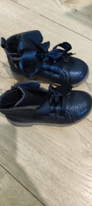 dziewczynki rozmiar 29 jesień wiosna połysksk granat
Piękny kolor, sz