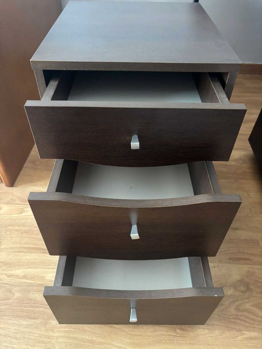 Cómoda com tres gavetas preta