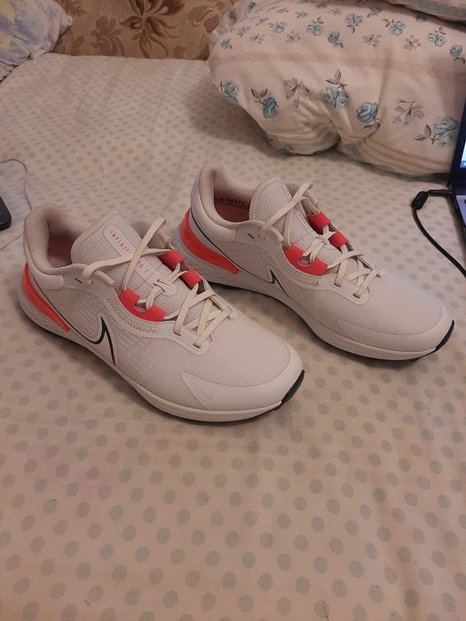 продам кросовки NIKE react