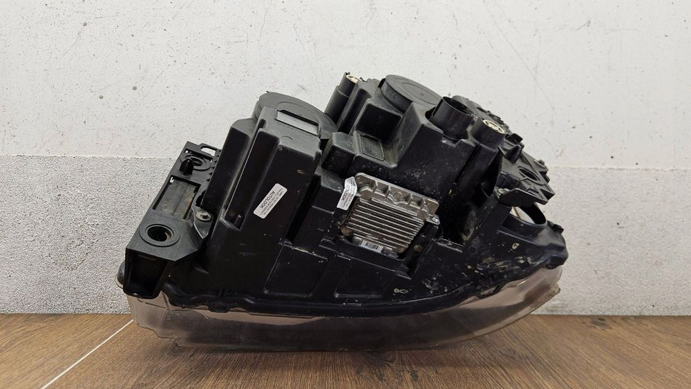 Land Rover Range Rover Sport L320 Przód Prawy Lampa Xenon