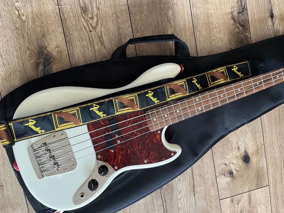 Gitara basowa krótka skala Squier Classic Vive 60s Mustang + futerał + pasek