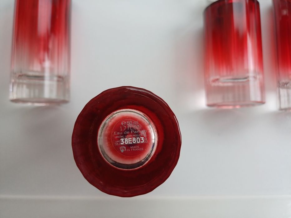 4 lindíssimos frascos (vazios) de perfume Magnifique