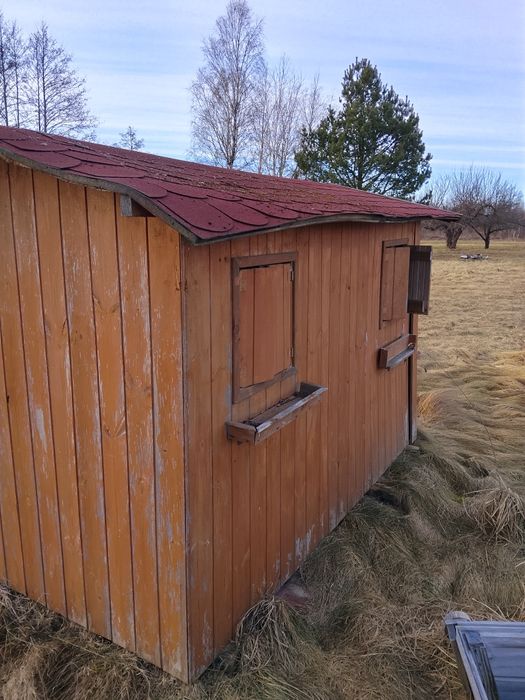 Domek dla dzieci drewniany do małego remontu