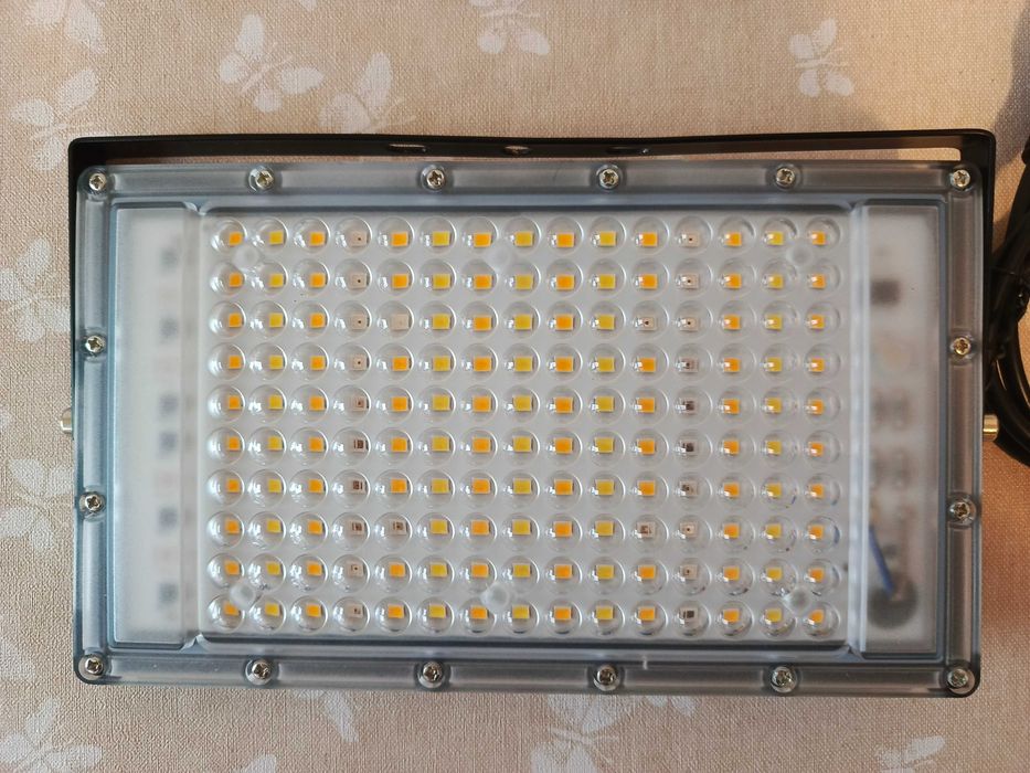 Фитолампа повного спектру для рослин FG  Чорний 6000 лм / 100 Вт