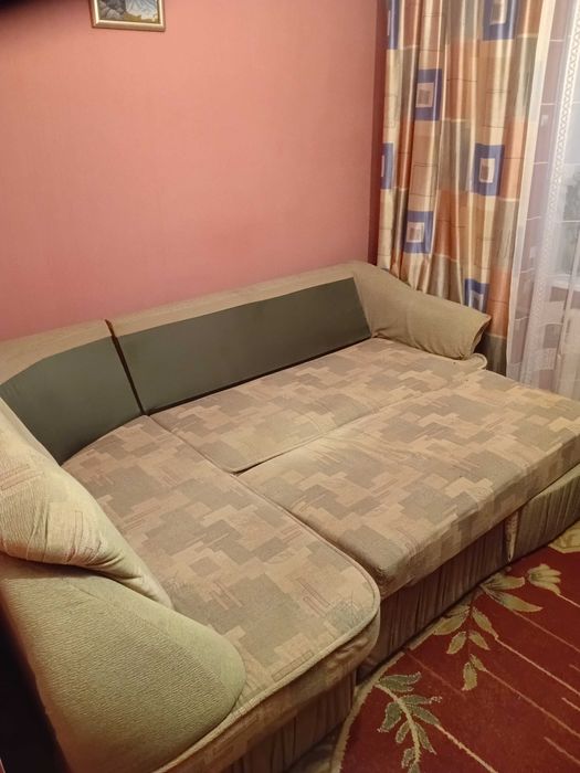 Диван     куток.